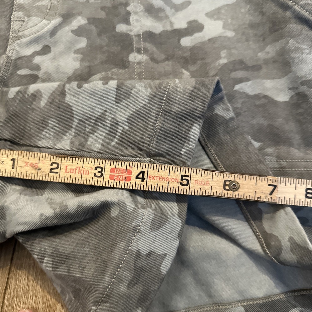 Spanx Womens Twill Stretch Shorts Size M Grey Camo Pull On 4" Inseam Tum Control - Picture 9 of 9